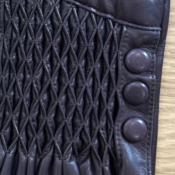 Purple Leather Gloves w/ Accordian Patterned Wrist Placket & Buttons - Size 7-8 - Picture 10 of 12